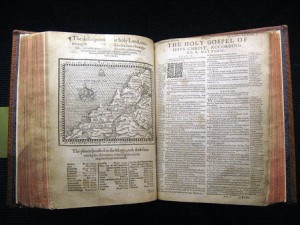 the Geneva Bible : double page avcec une carte géographique en illustration